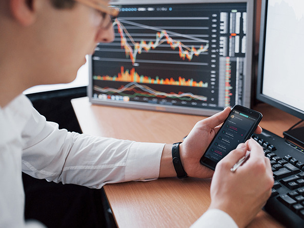 Imagem de trader usando o RTM Community na versão mobile