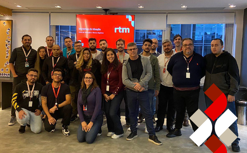 Foto dos colaboradores participantes do Workshop de Ideação realizado pela RTM para brainstorm de ideias em maio de 2023.